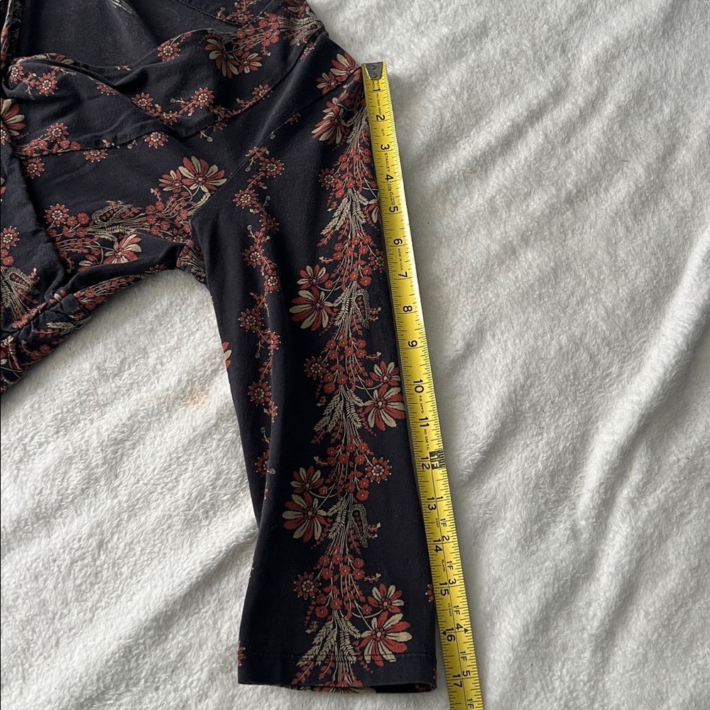 Patagonia Women’s 3/4 Sleeve Black Floral Print Knot Front - M - Picture 5 of 10